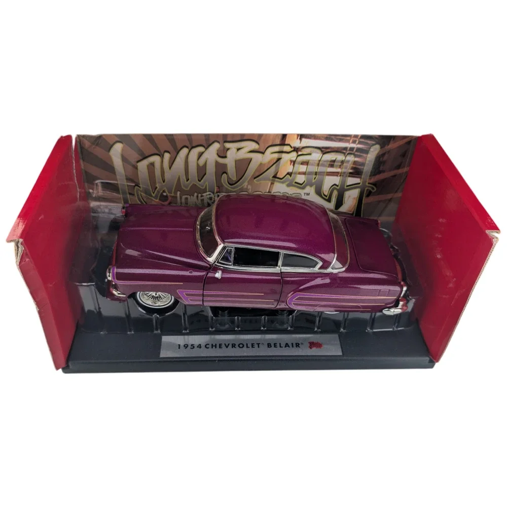 Malibu International Long Beach Lowrider Repair 1954 Chevy Bel Air 1:18 Purple